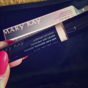 MaryKay Undereye Corrector